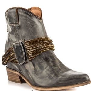 Matiko Raina black leather boot